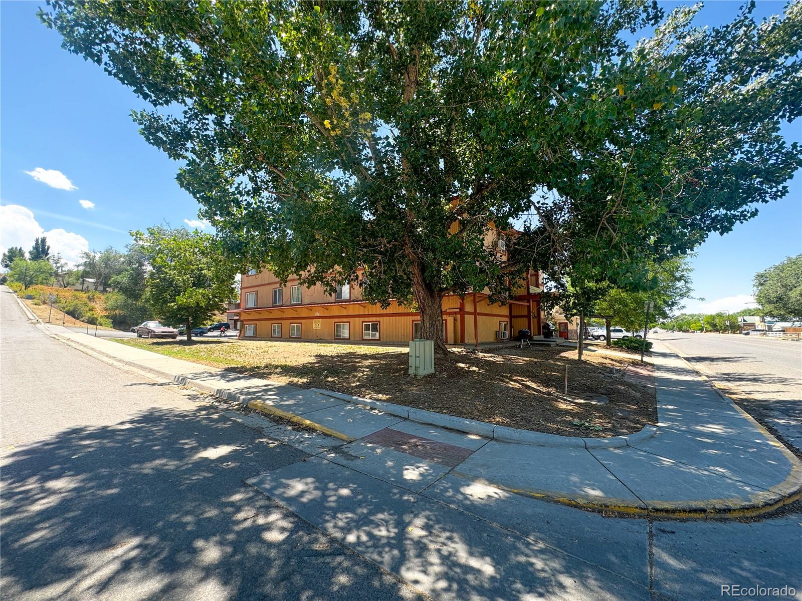 863 E Main Street