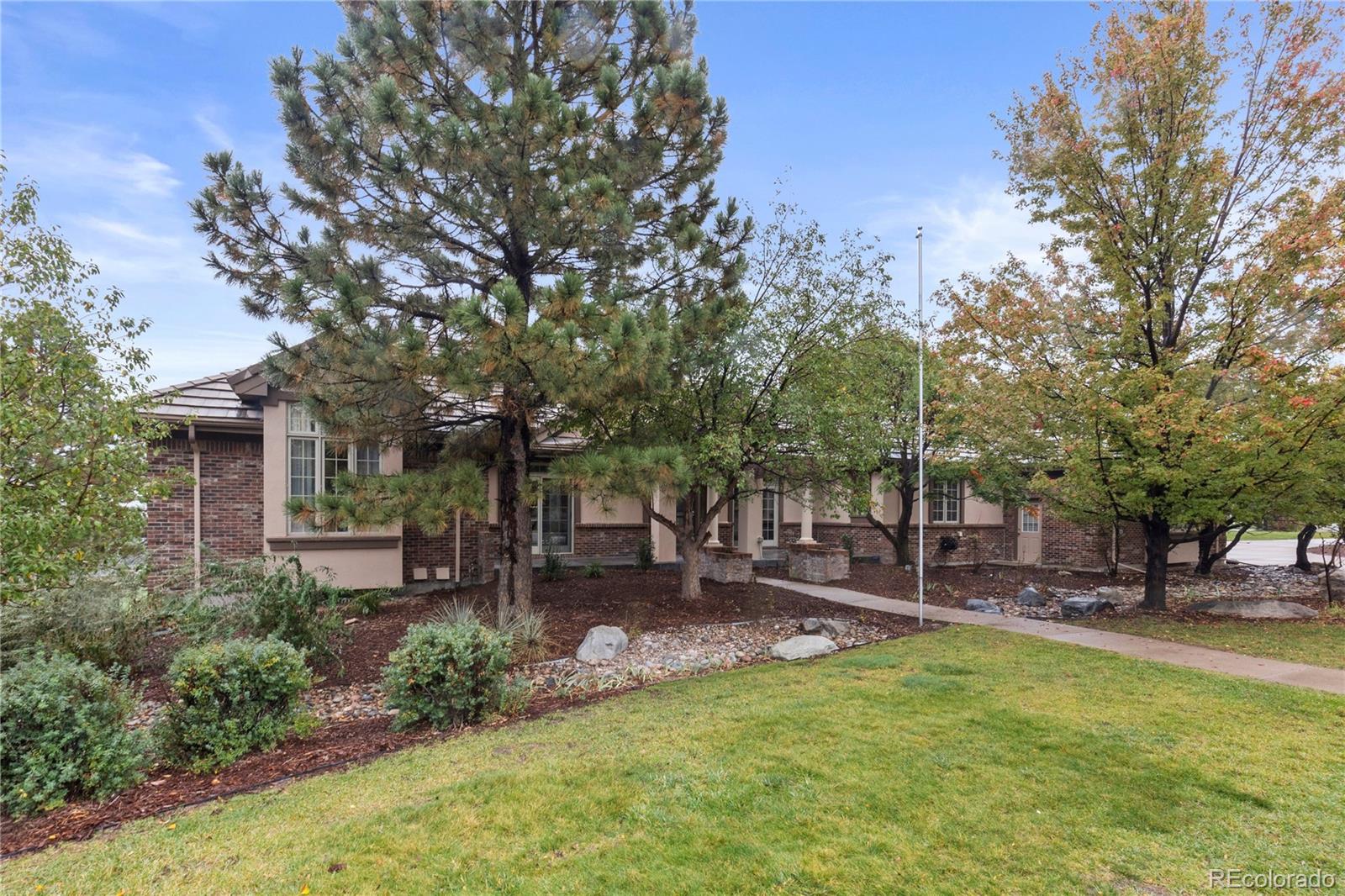 852 Glen Oaks Avenue