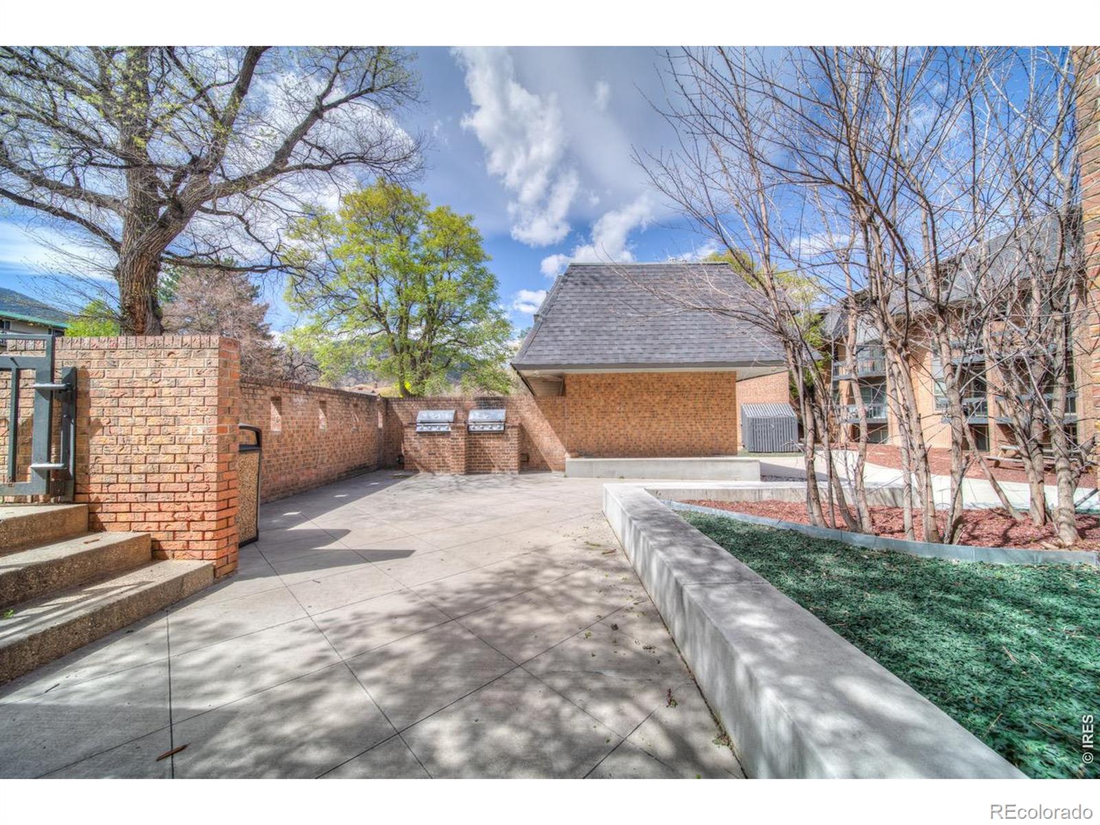 1065 University Avenue 105