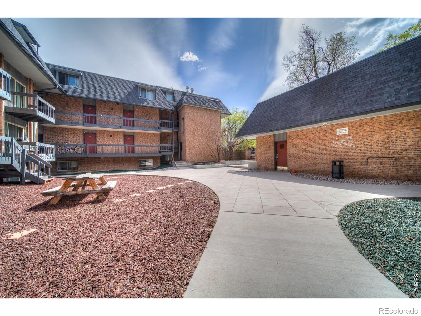 1065 University Avenue 105