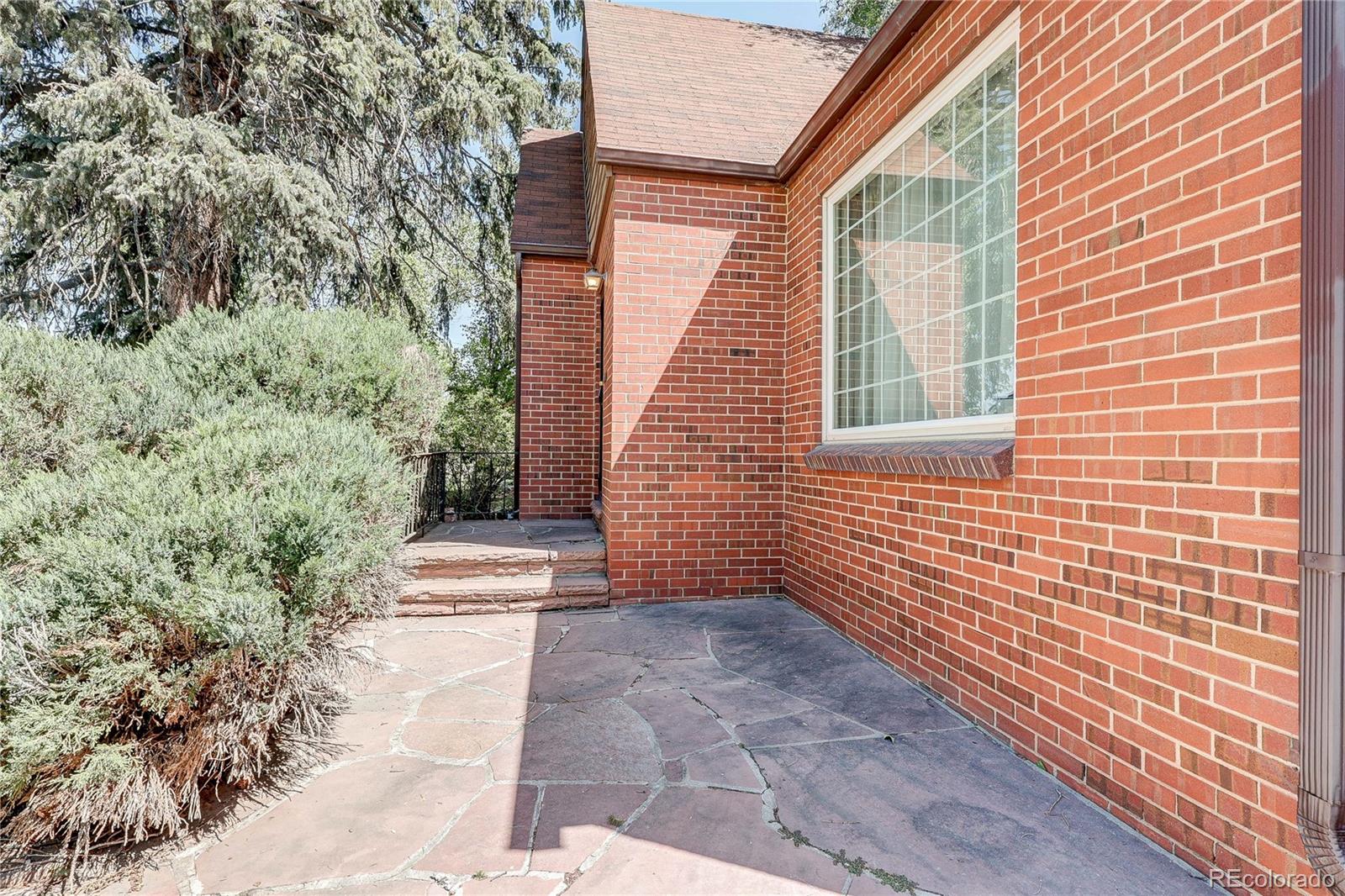 2550 Locust Street