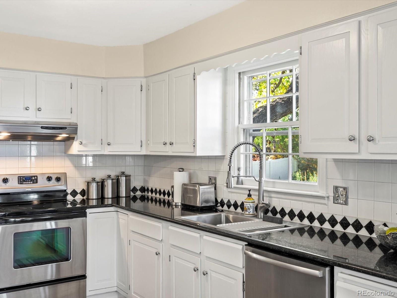 4851 W Oxford Avenue