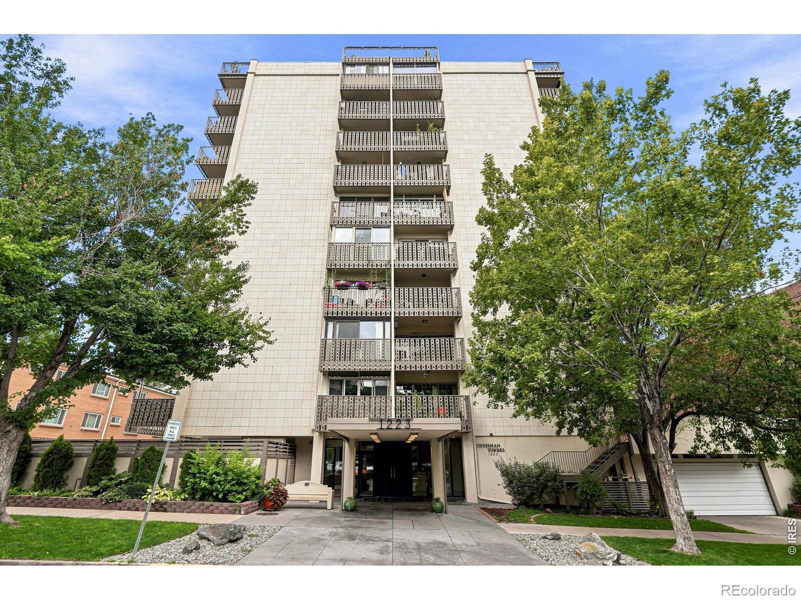 1223 N Race Street 303