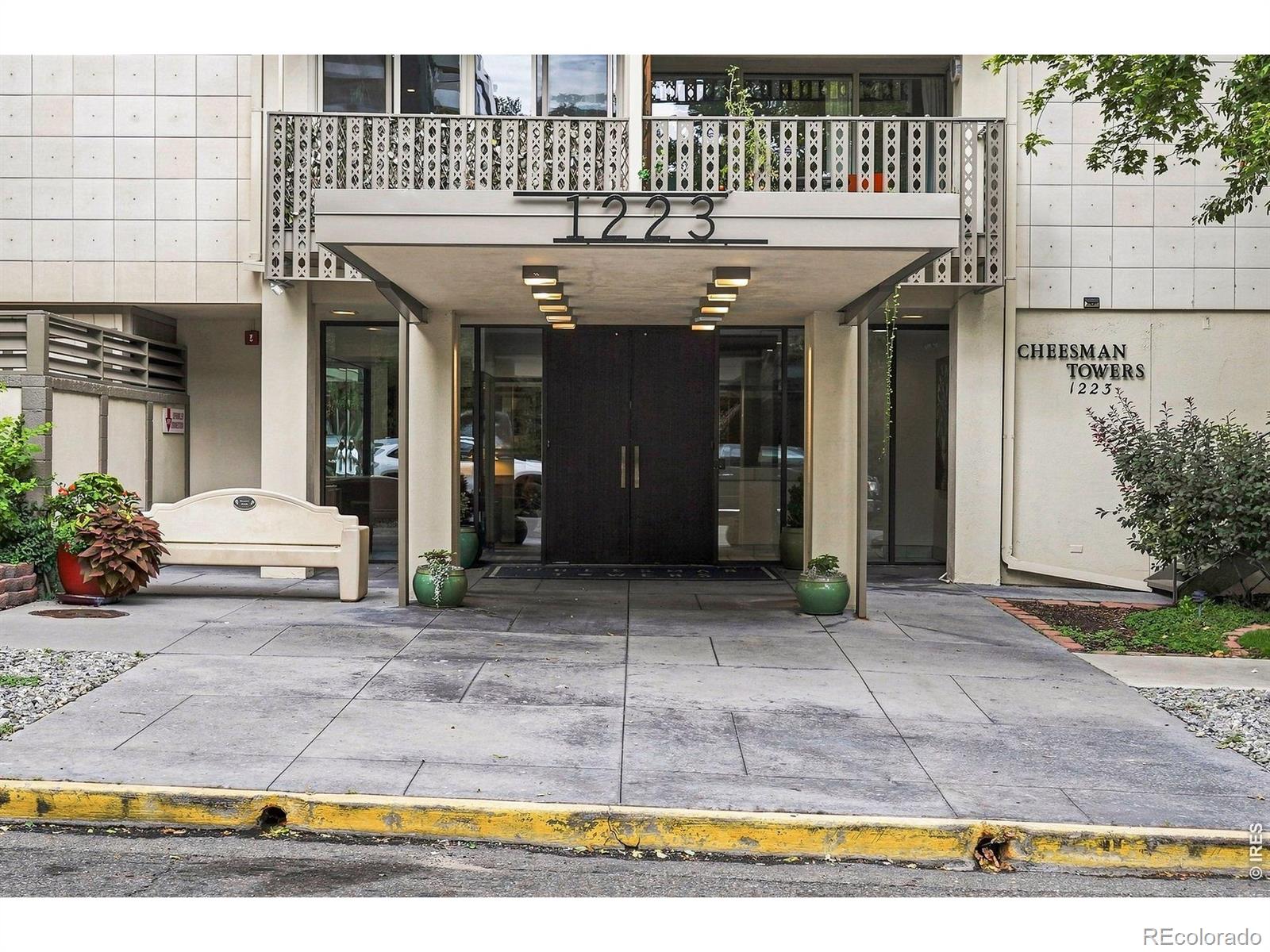 1223 N Race Street 303