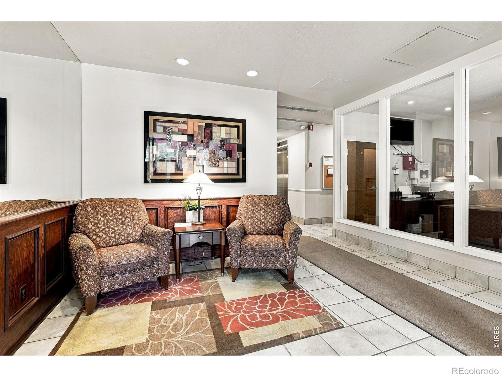 1223 N Race Street 303