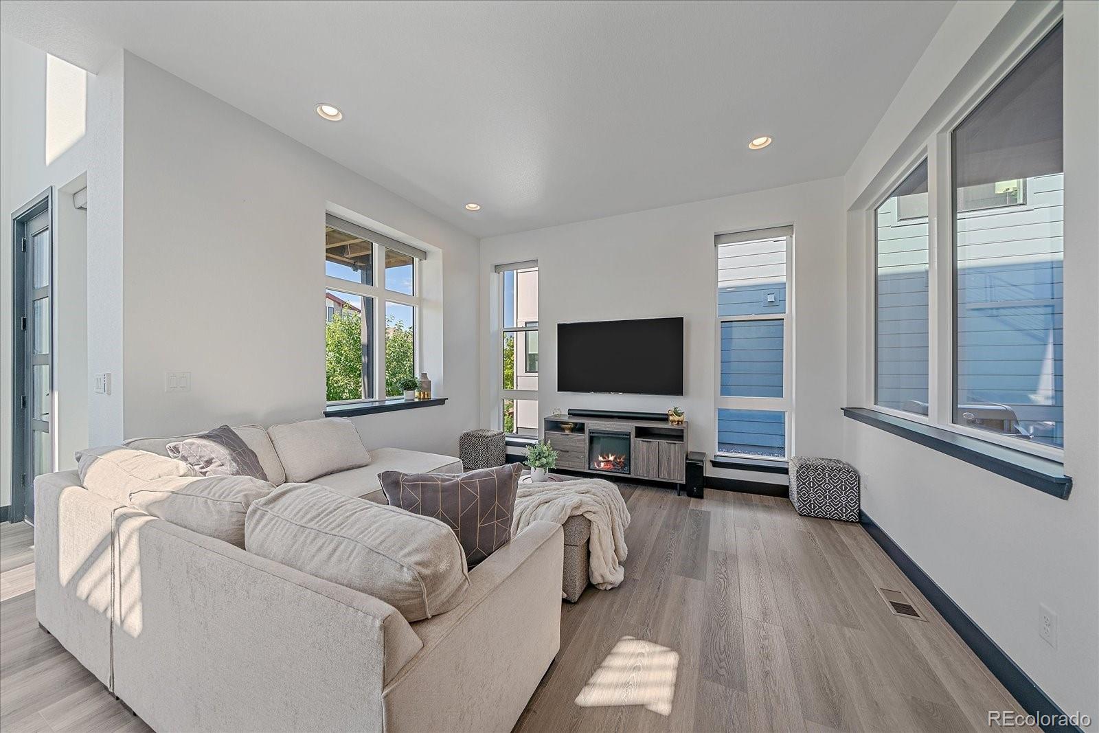 6047 N Nepal Court