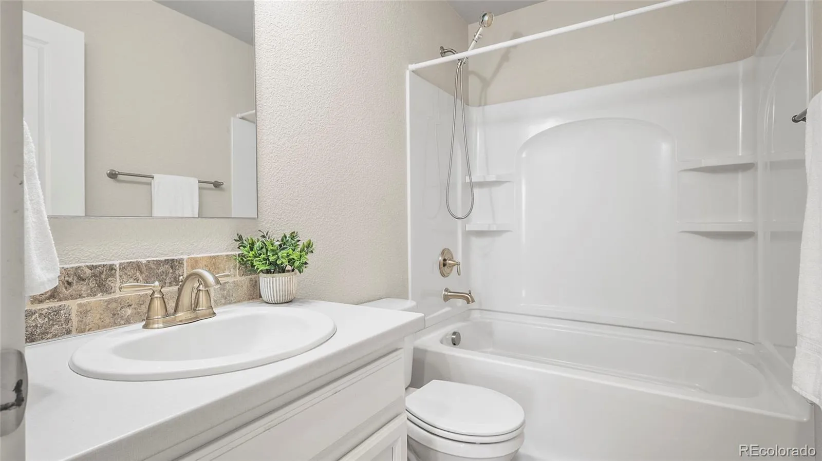 Wiggins, Colorado 80654, United States, 2 Bedrooms Bedrooms, ,2 BathroomsBathrooms,Residential,Active,214961