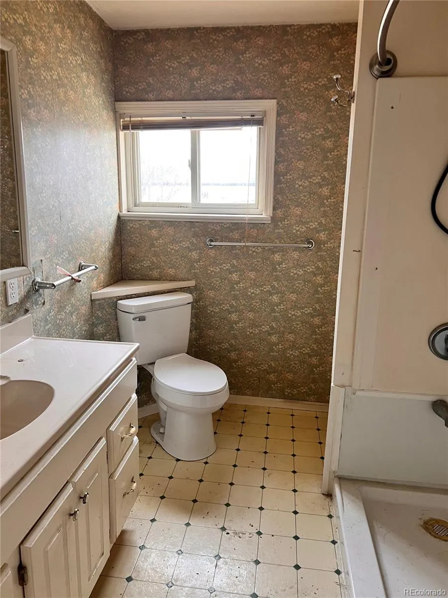 Arvada, Colorado 80003, United States, 3 Bedrooms Bedrooms, ,1 BathroomBathrooms,Residential,Pending,47656