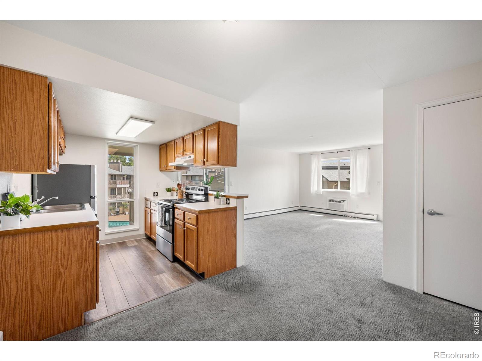 645 Manhattan Place 307