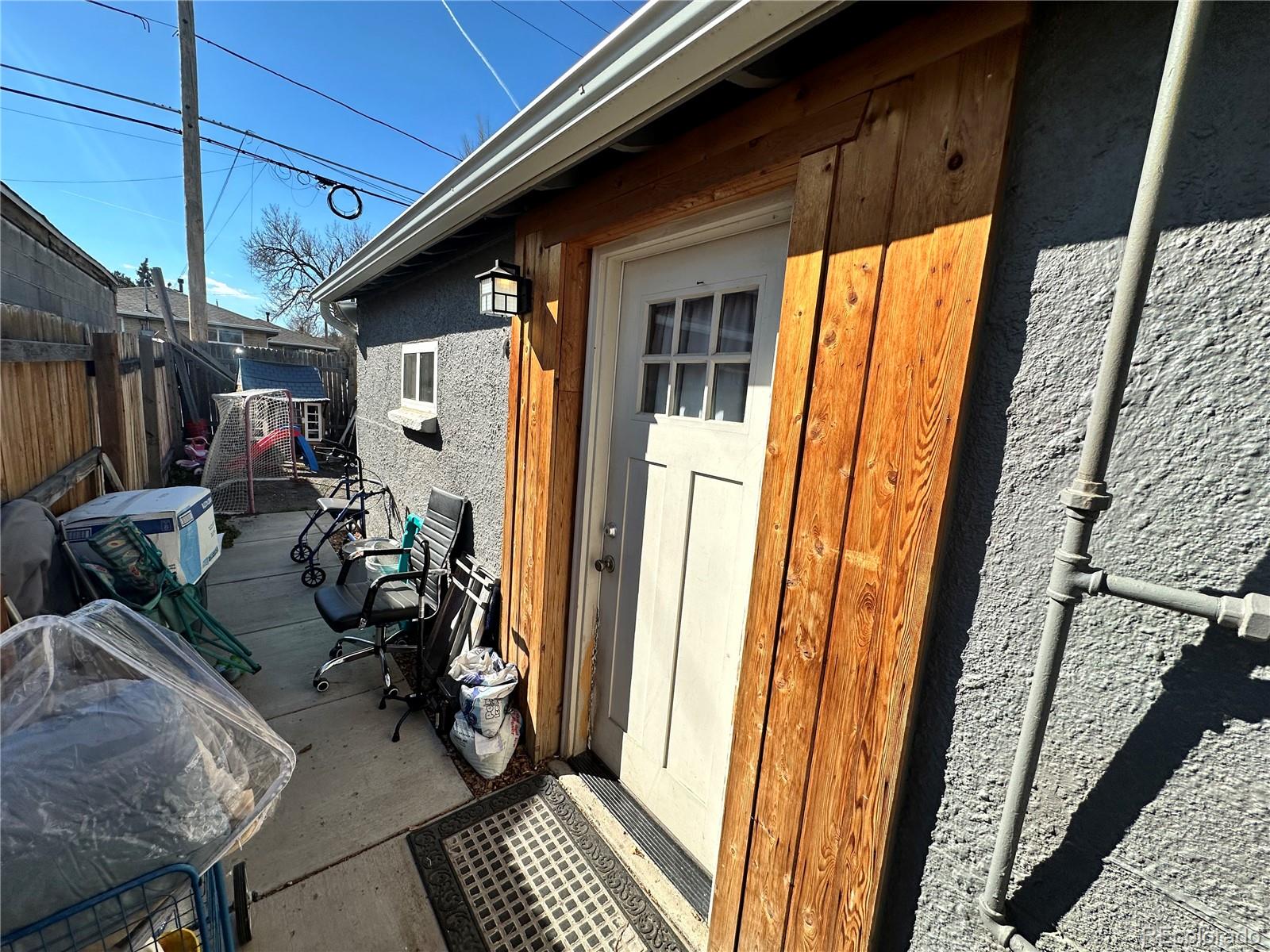 3392 W Exposition Avenue