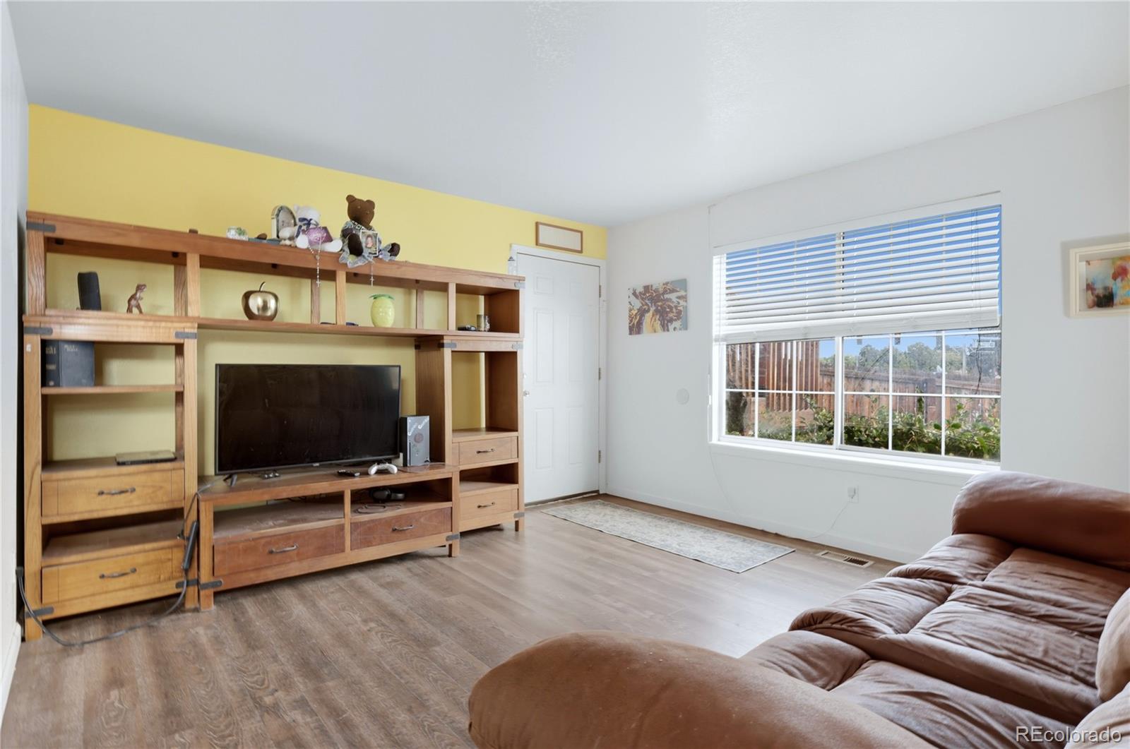 155 S Sable Boulevard S16