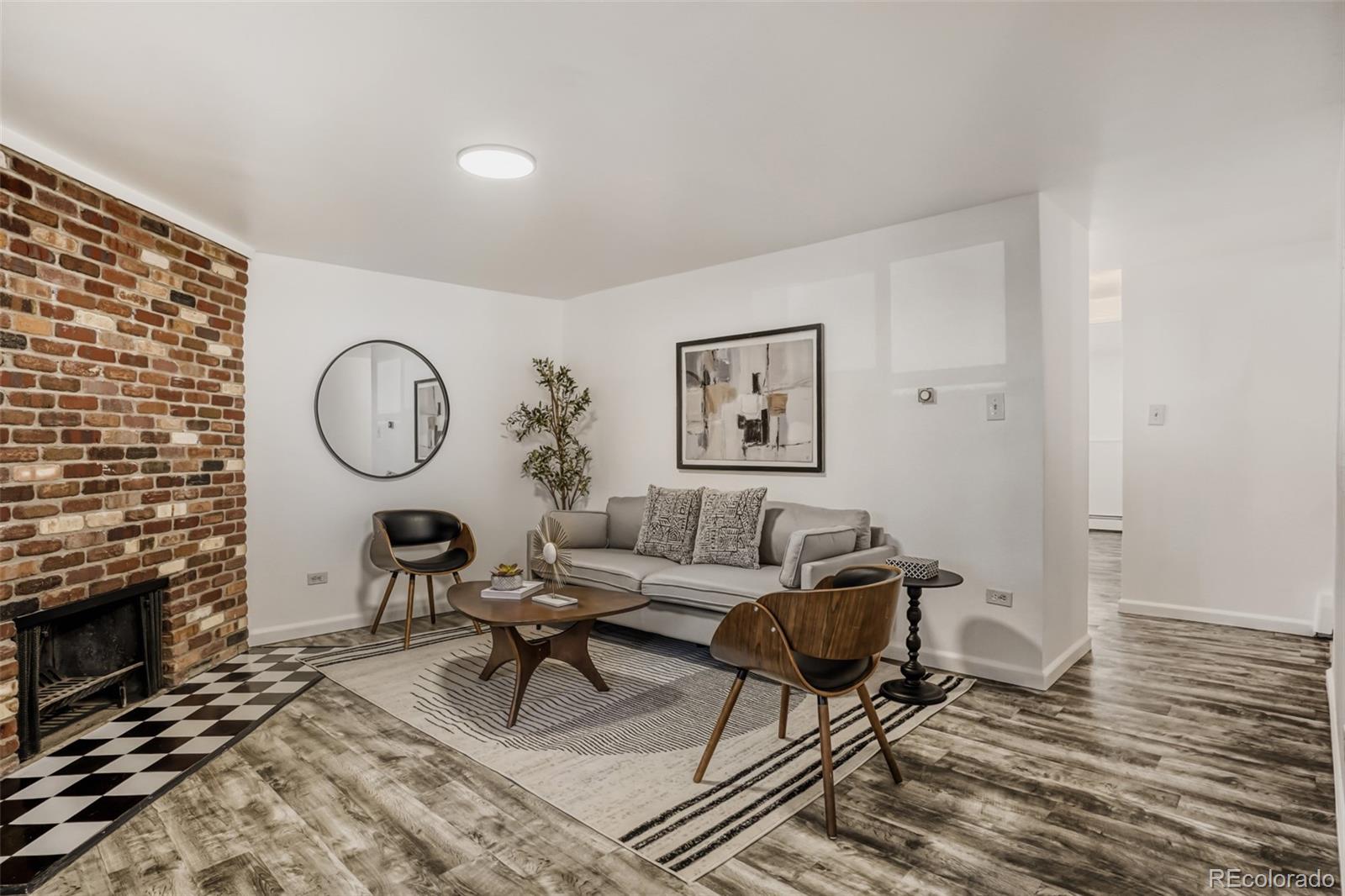 2190 S Holly Street 105