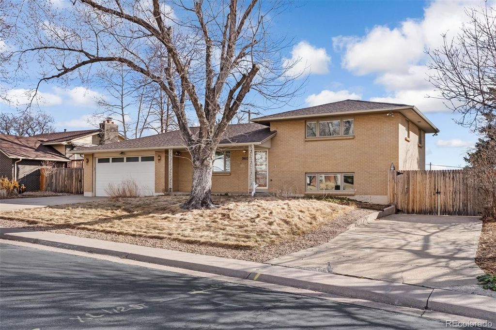 Photo of 960 S Arbutus Street, Lakewood, CO 80228 (MLS # 7333874)
