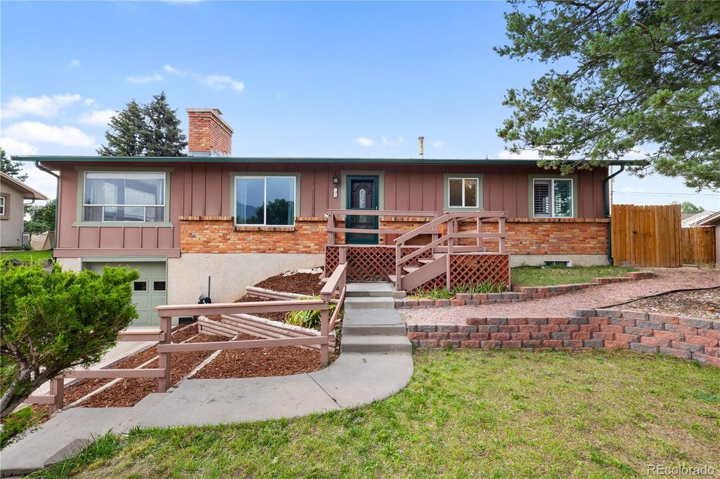 Photo of 137 Mcshane Place, Monument, CO 80132 (MLS # 6566591)