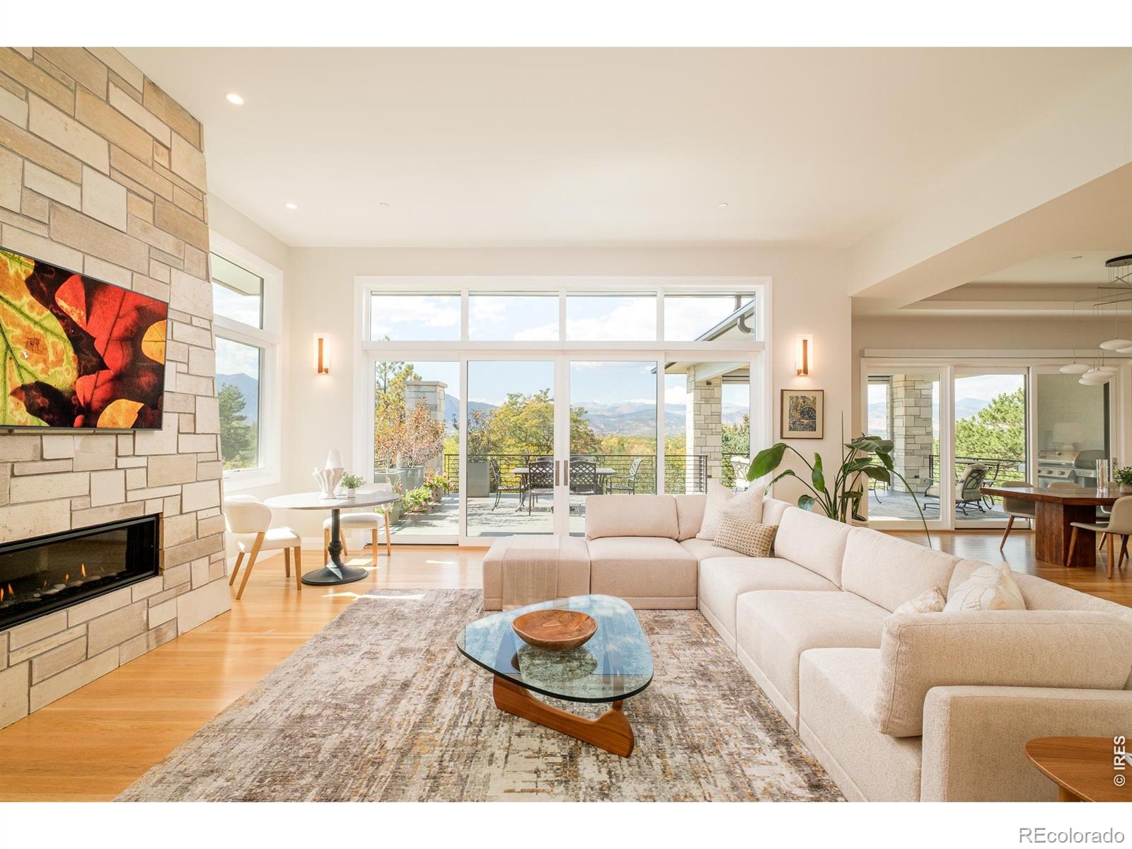975 Westview Drive