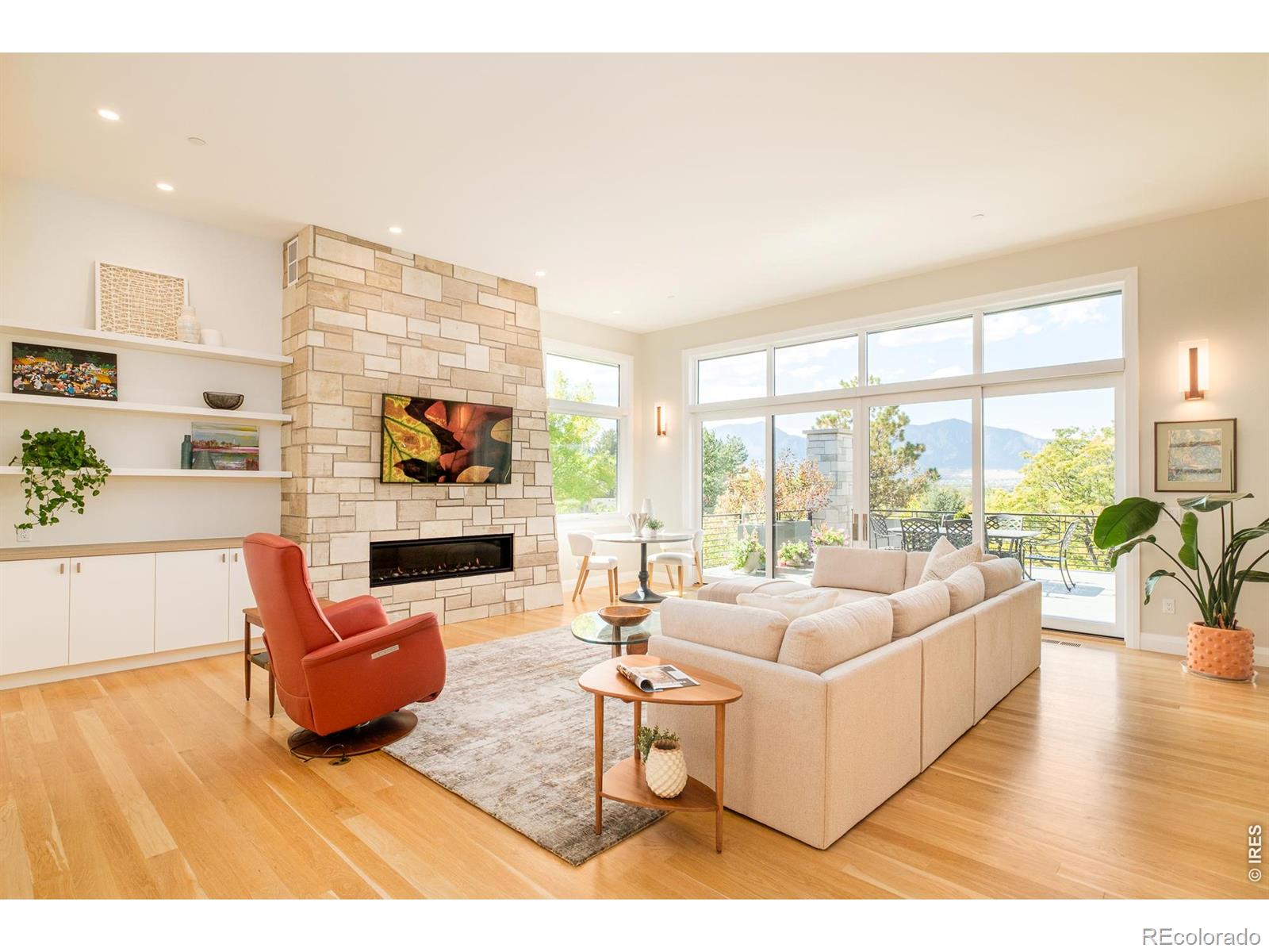 975 Westview Drive