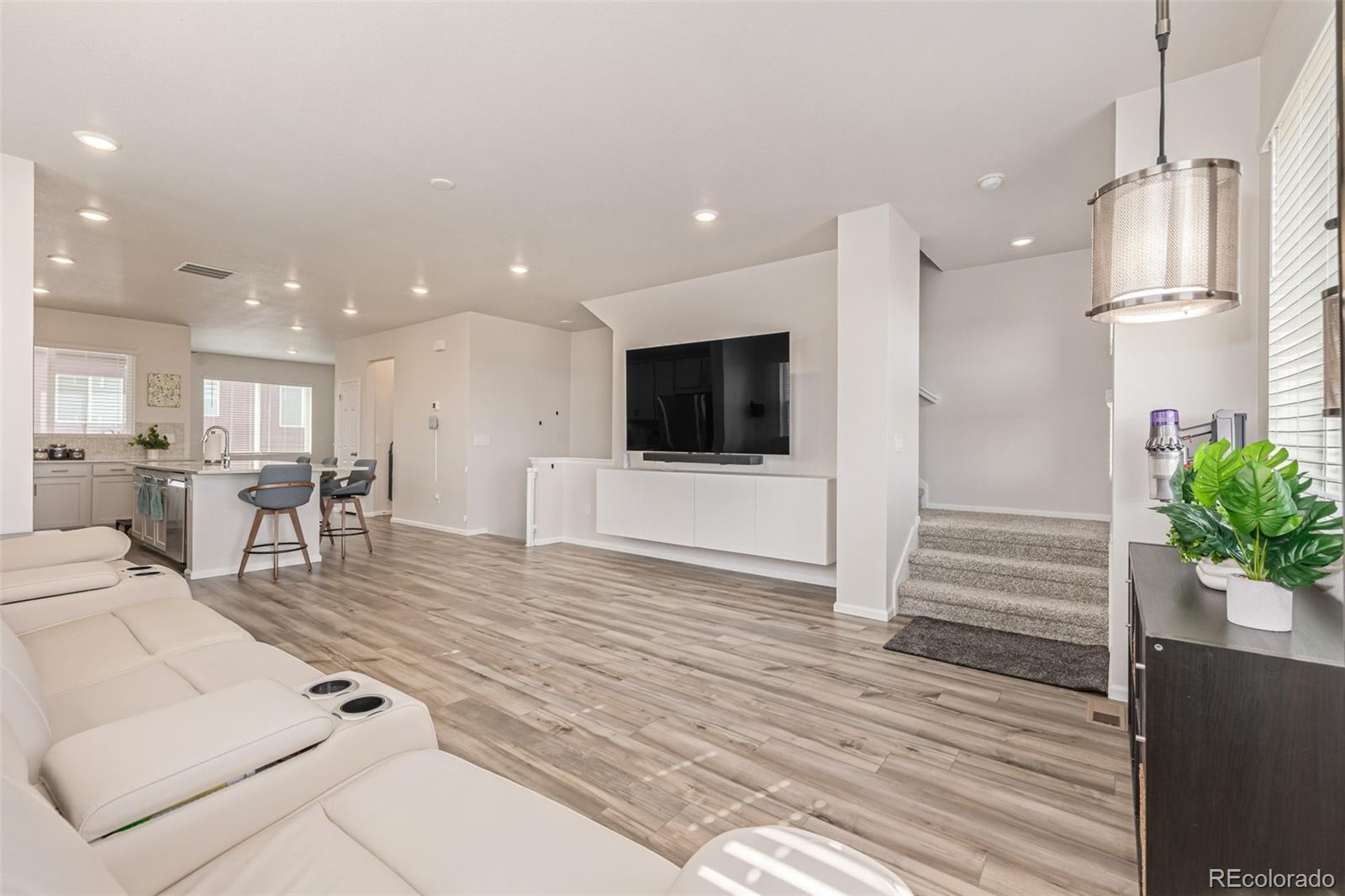 16586 Shoshone Place