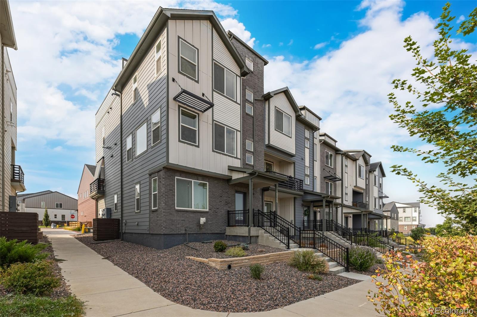 16586 Shoshone Place