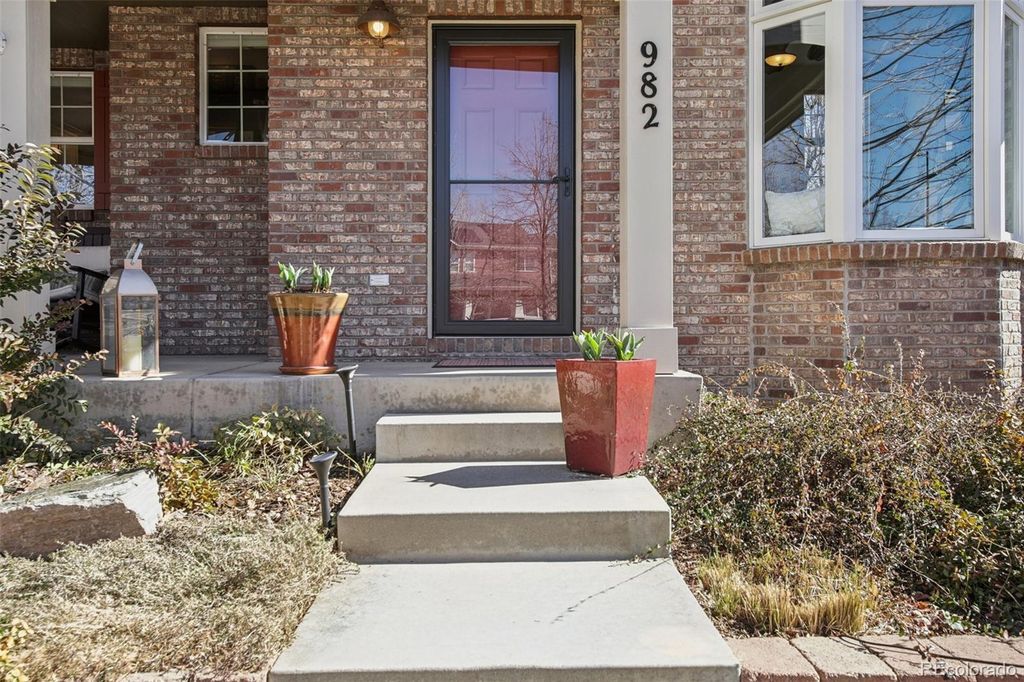 Photo of 982 Roslyn Street, Denver, CO 80230 (MLS # 8251353)