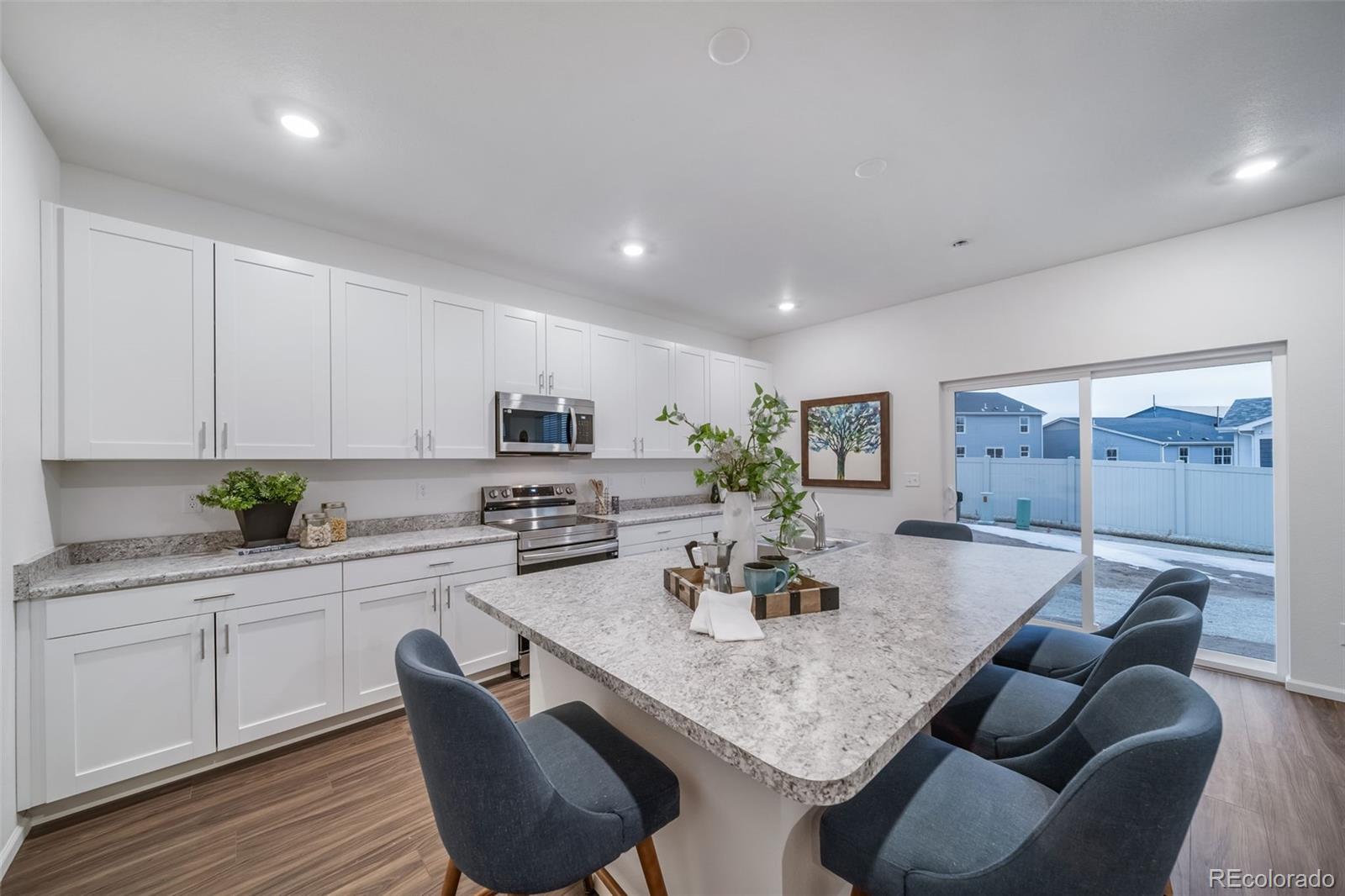 22382 E 38th Place