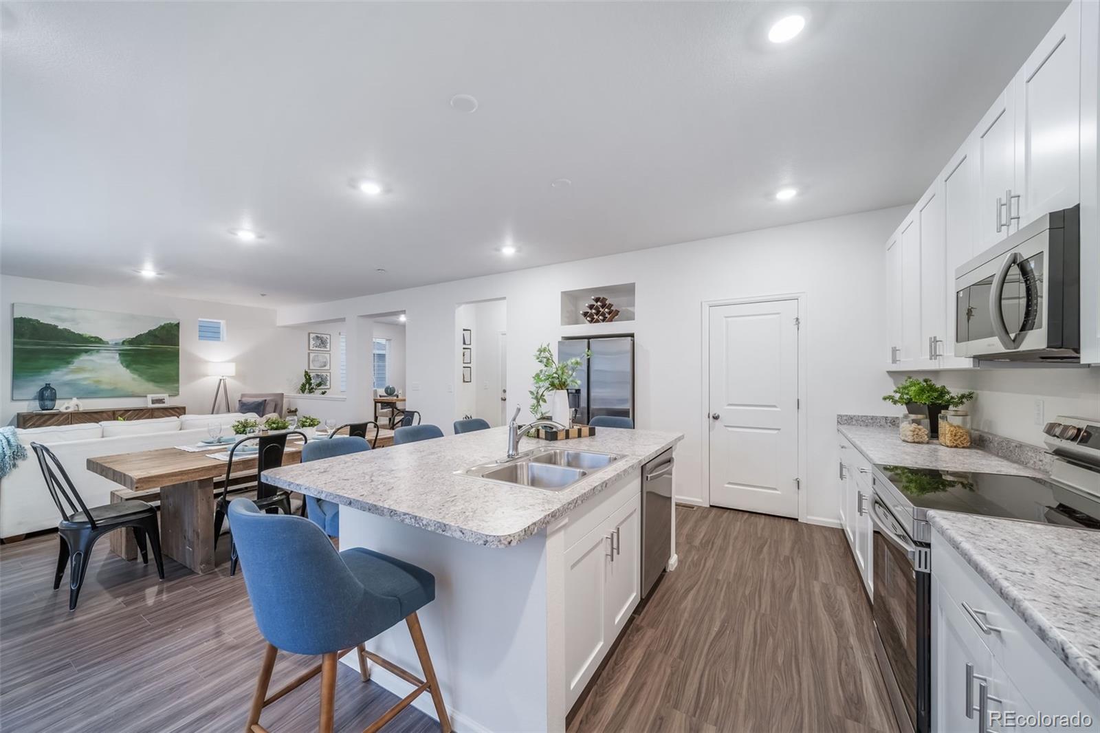 22382 E 38th Place