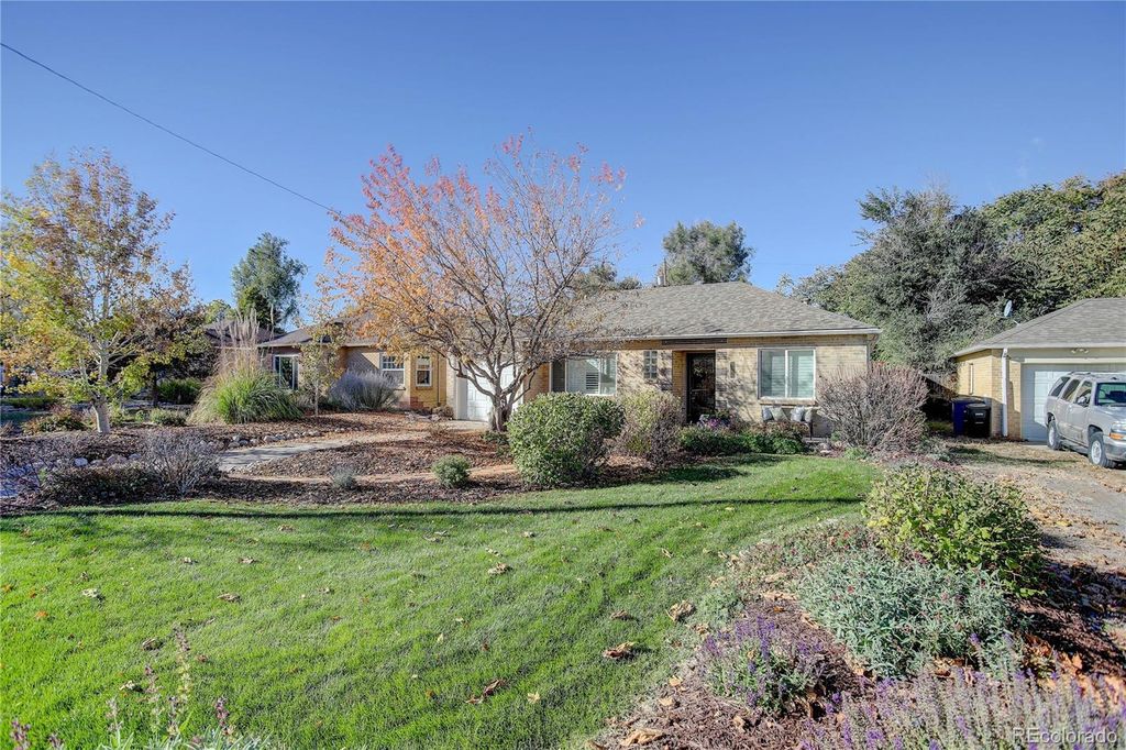Photo of 2555 Poplar Street, Denver, CO 80207 (MLS # 9118950)