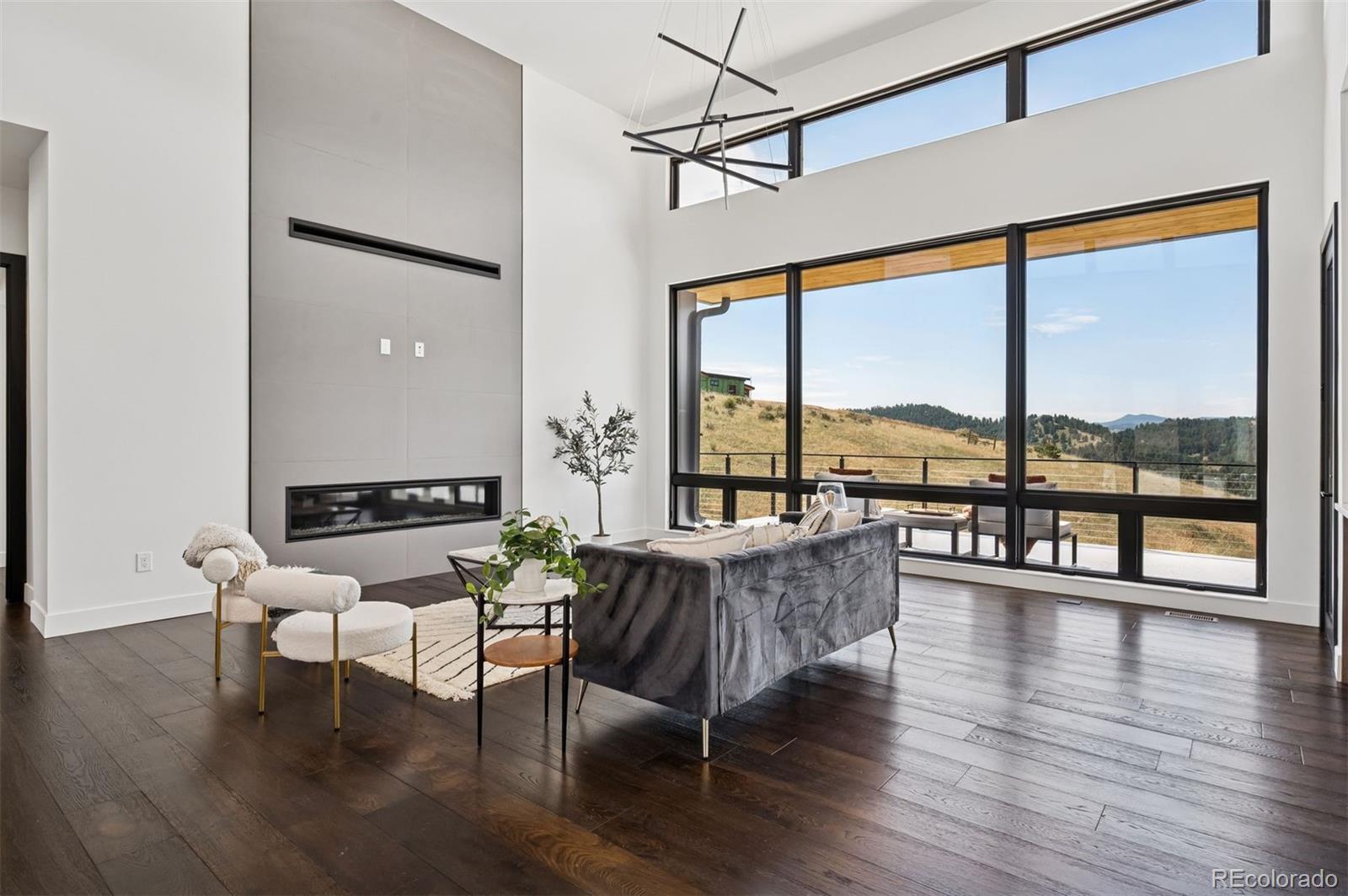 545 Strada Rossa Road