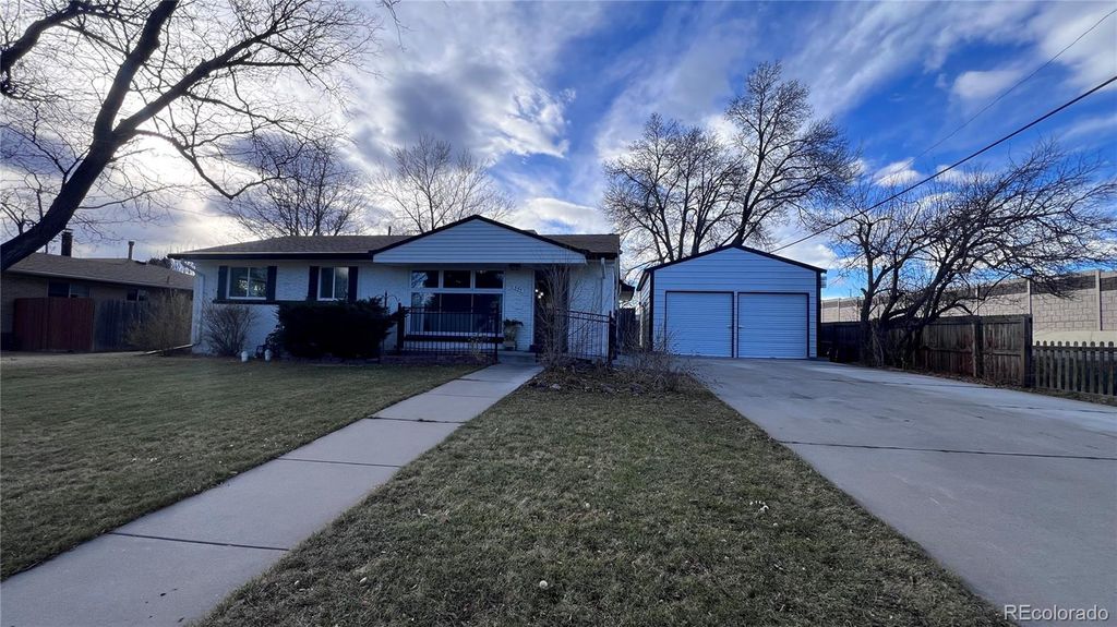 Photo of 555 Everett Street, Lakewood, CO 80226 (MLS # 7355826)