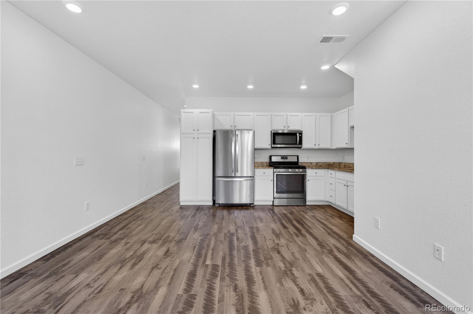 1046 Oak Circle