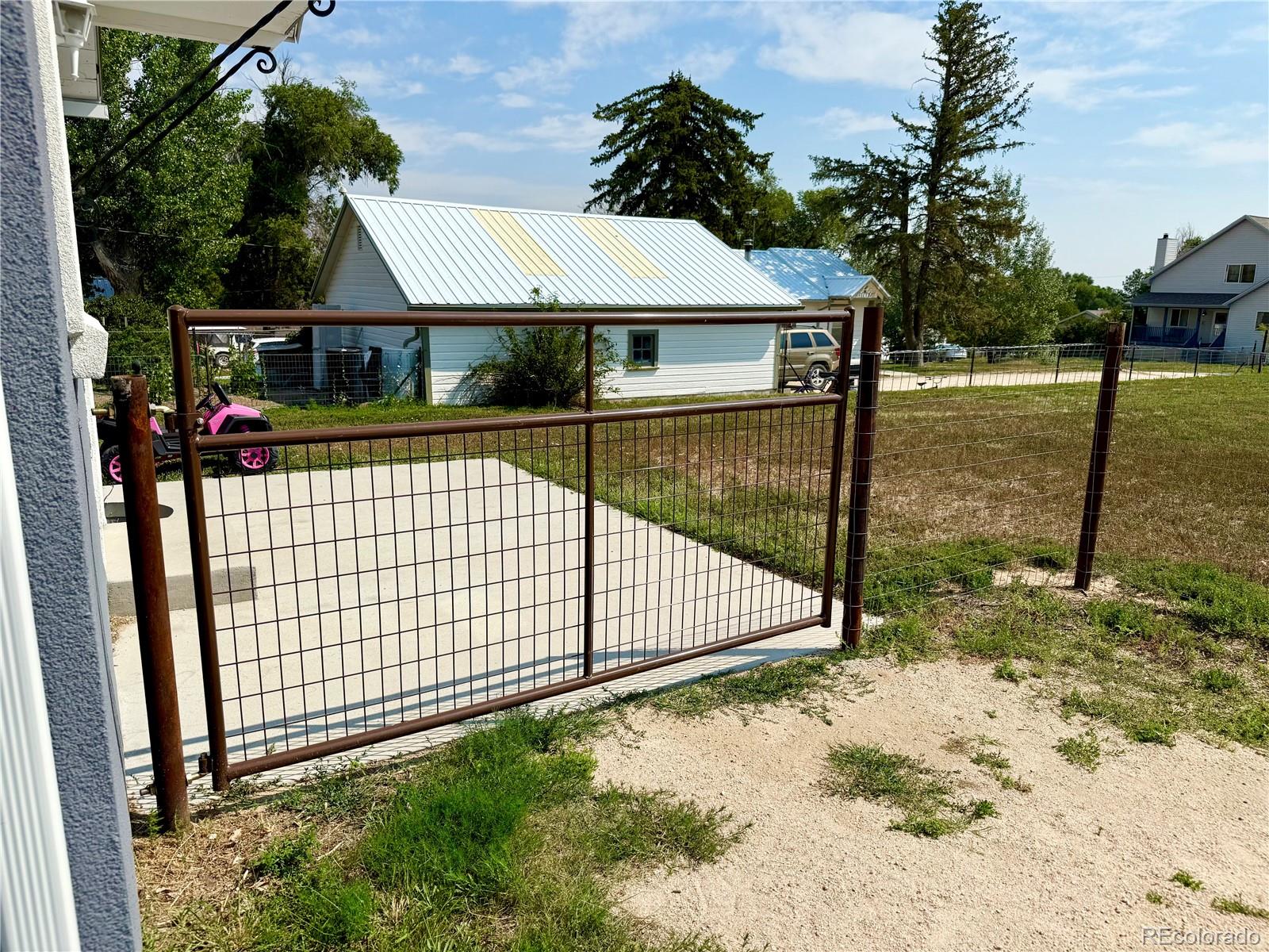 527 Navajo Avenue