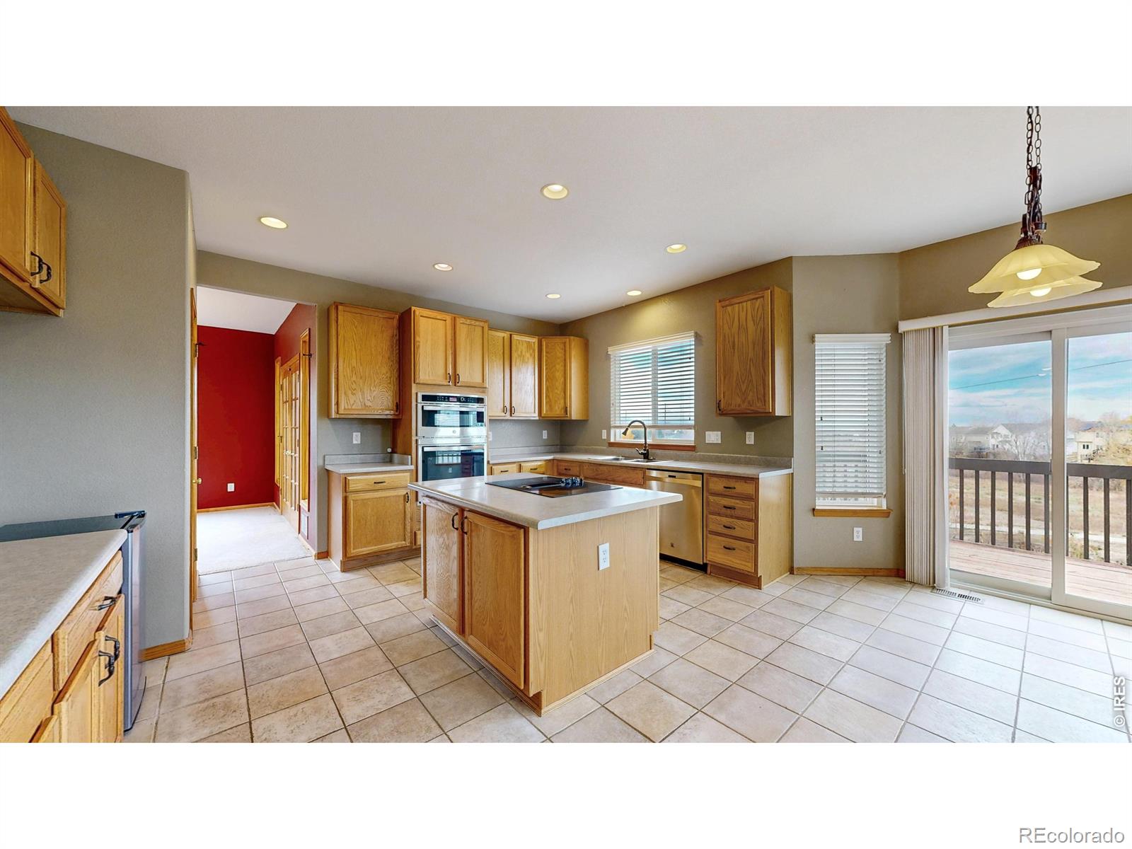 5904 S Ukraine Street