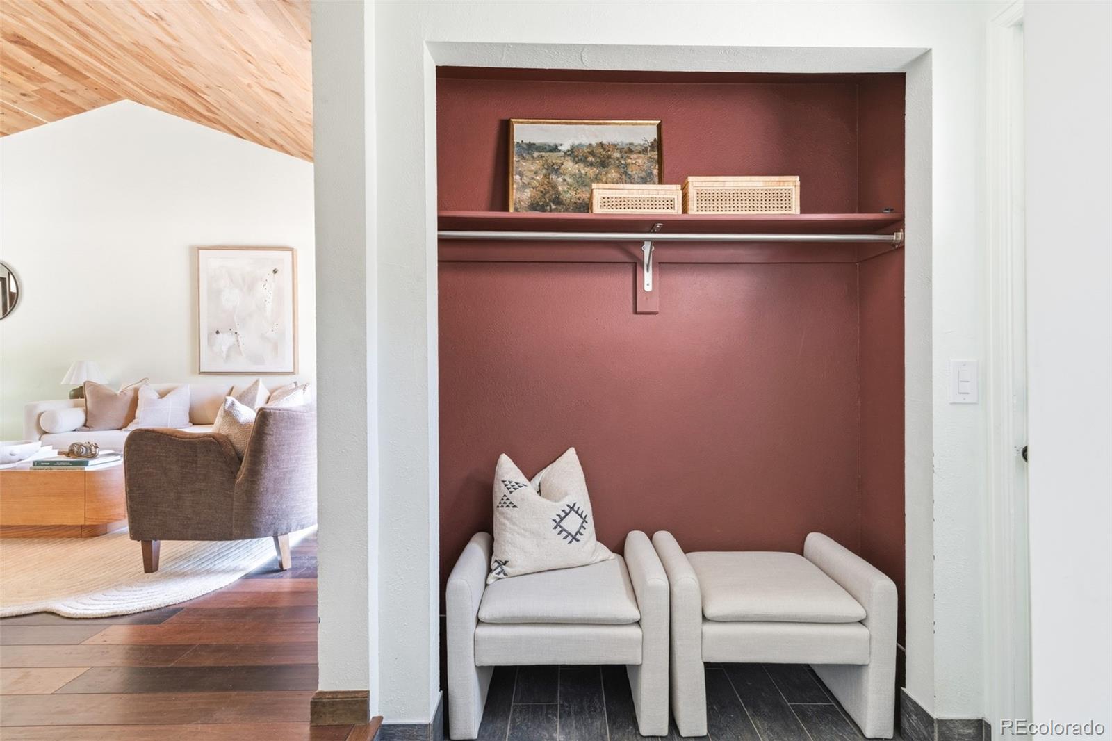 437 W Sycamore Court