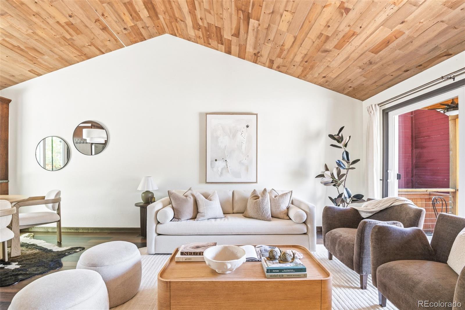 437 W Sycamore Court