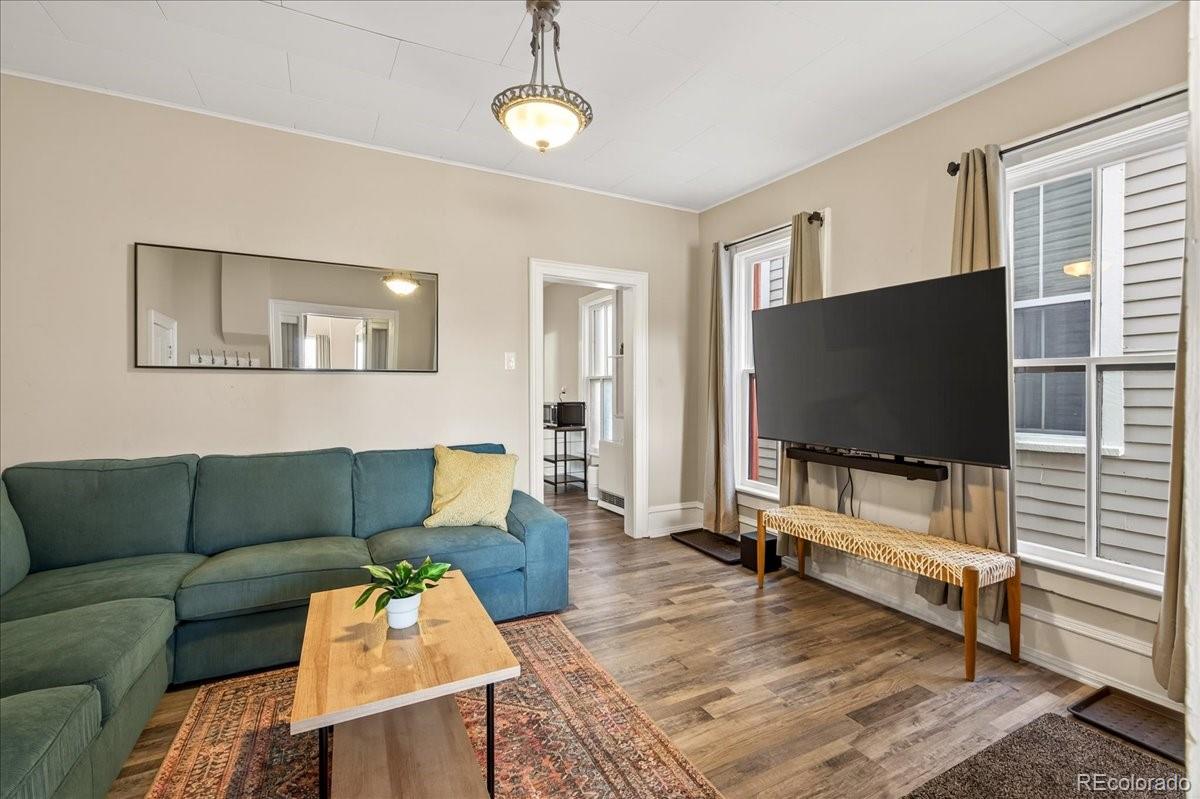 136 W 6th Street