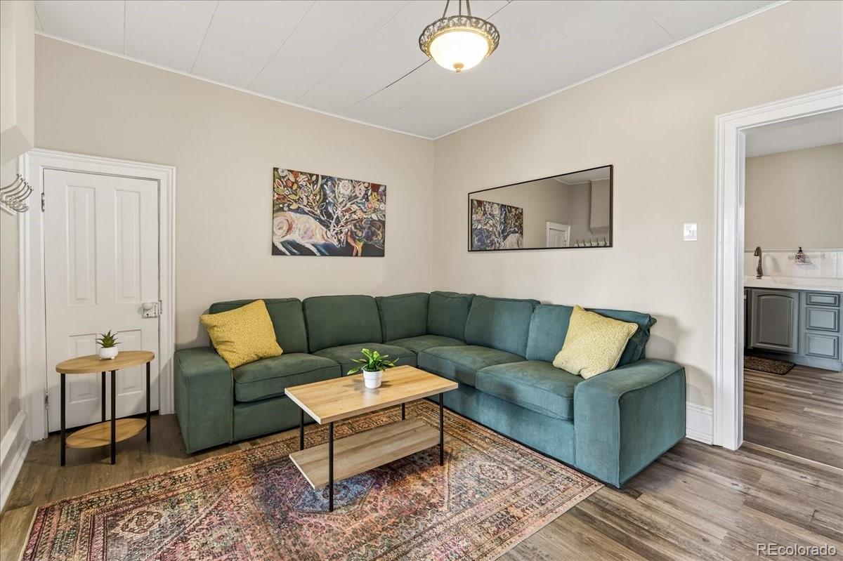 136 W 6th Street