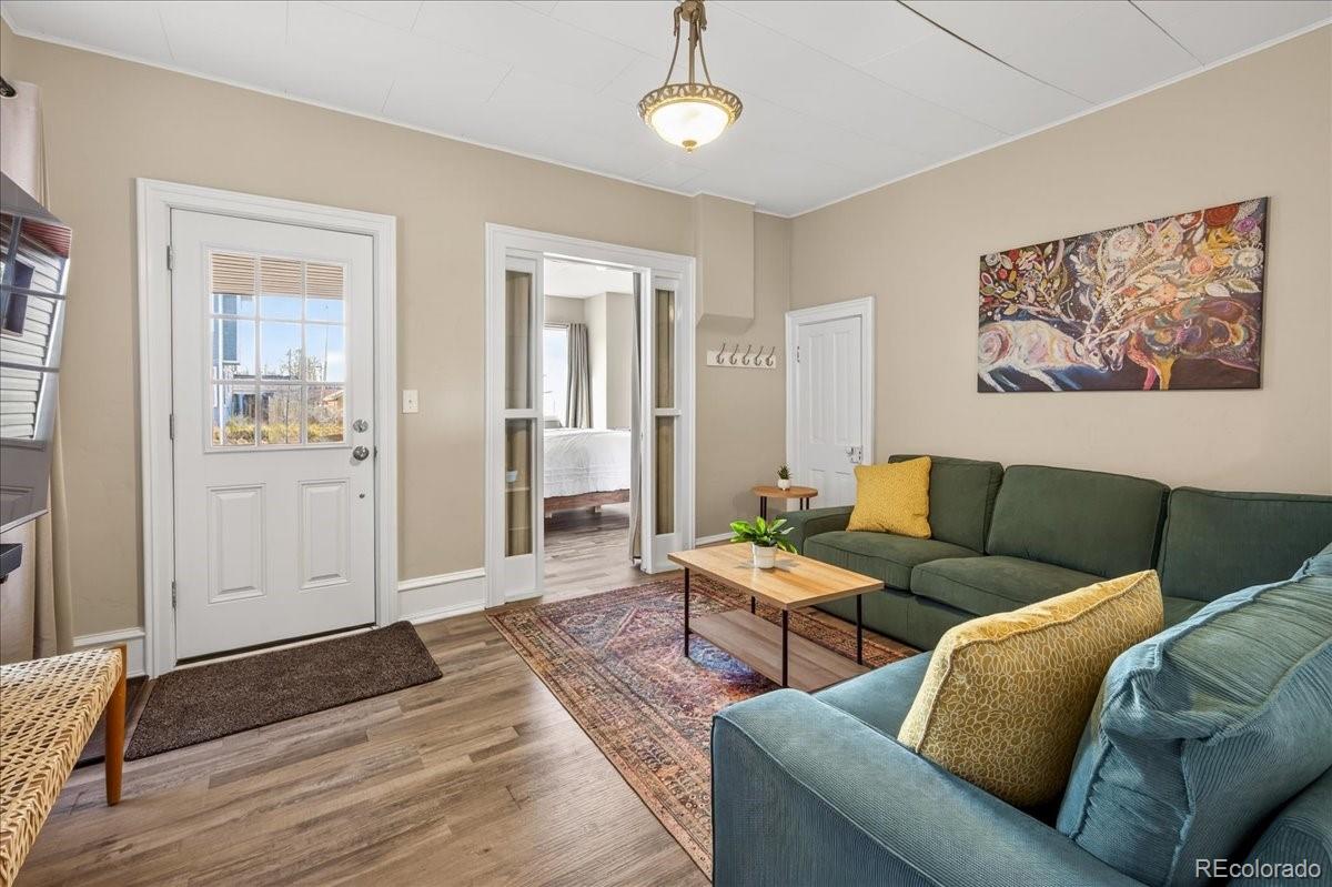 136 W 6th Street
