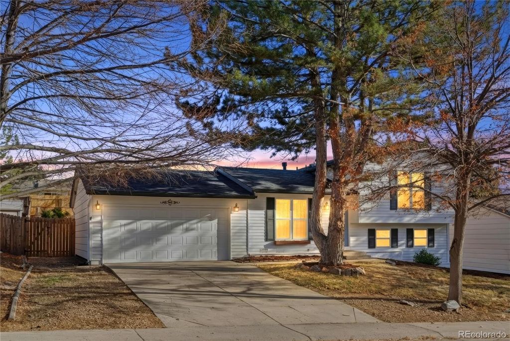 Photo of 18932 E Kansas Drive, Aurora, CO 80017 (MLS # 1851673)
