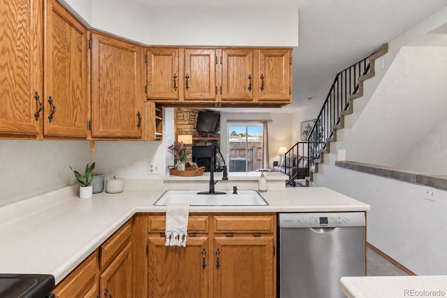 1811 S Quebec Way 57