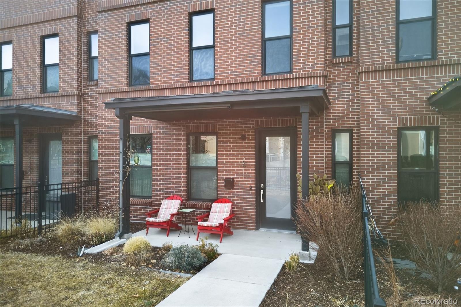 2411 California Street