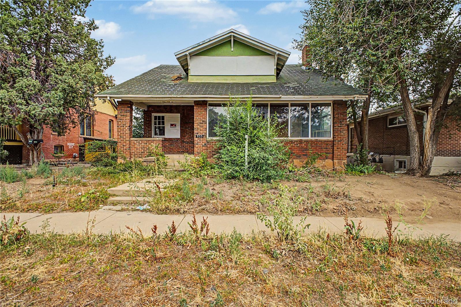 933 University Avenue