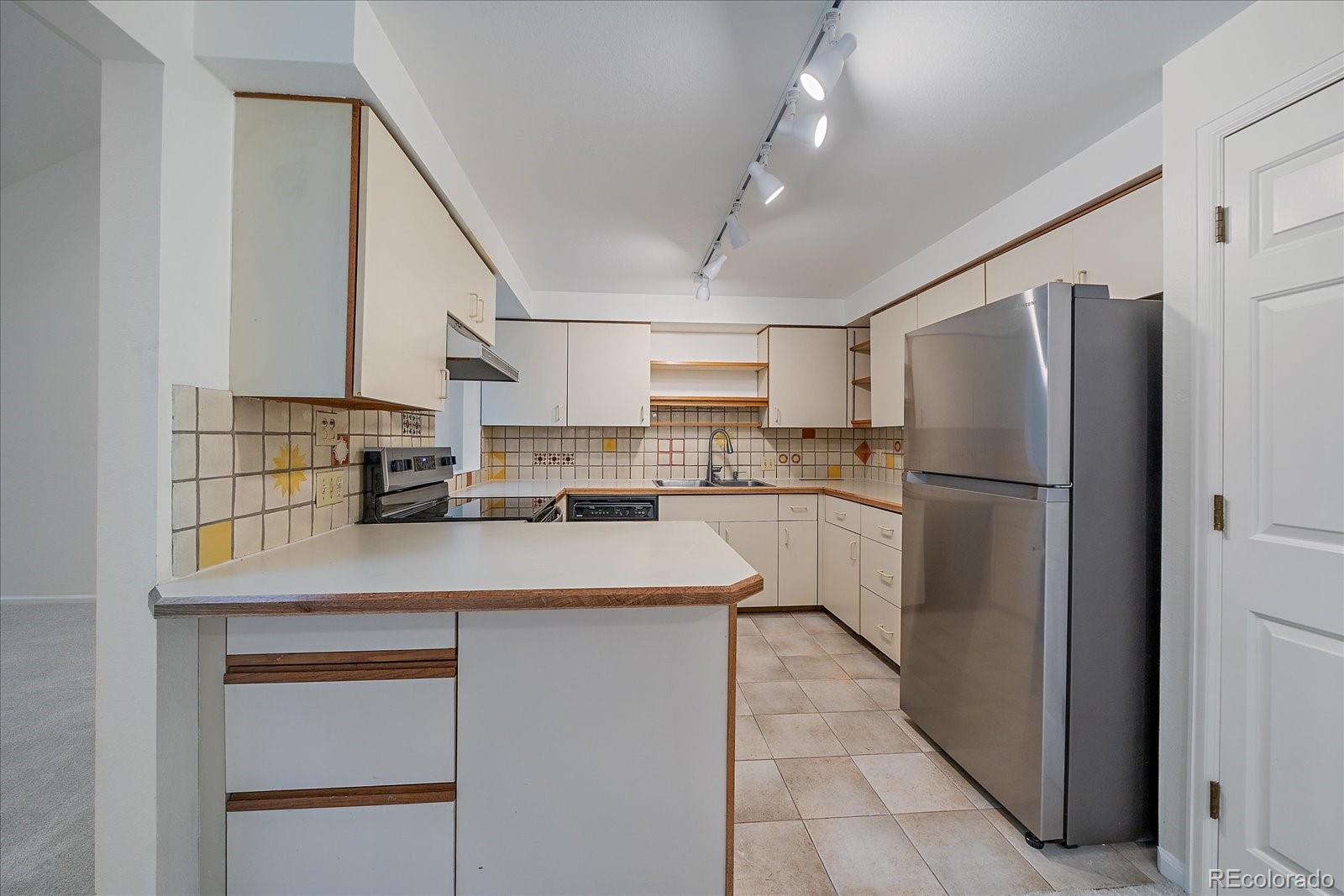 235 S Monaco Parkway, Denver, CO, 80224 3 235 S Monaco Parkway