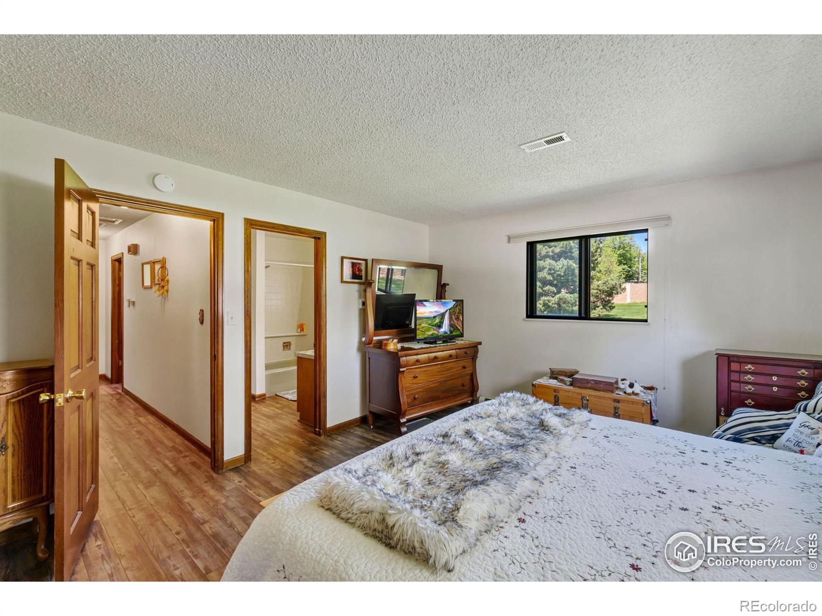Photo 11 of 17 of 4565 W Pioneer Lane multi-family property