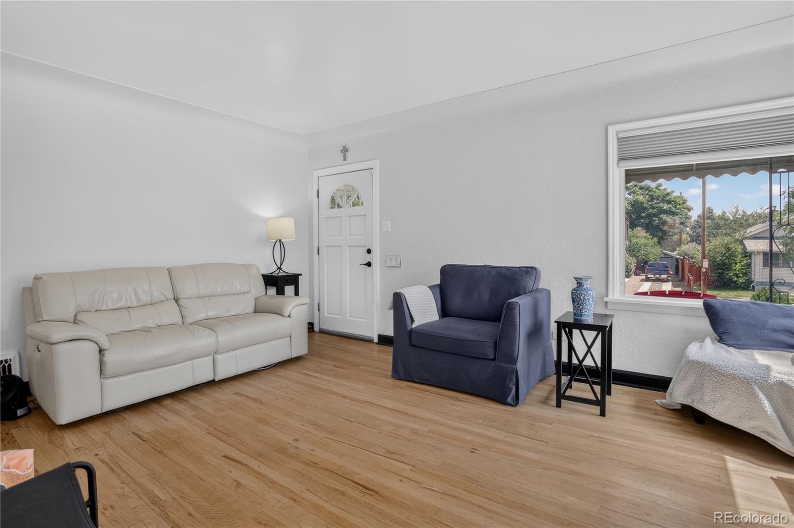 4737 Beach Court