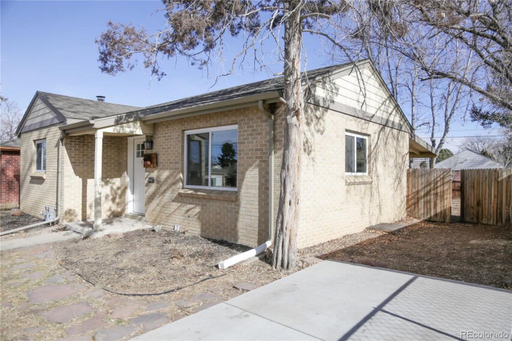 Photo of 3290 Magnolia Street, Denver, CO 80207 (MLS # 1562447)