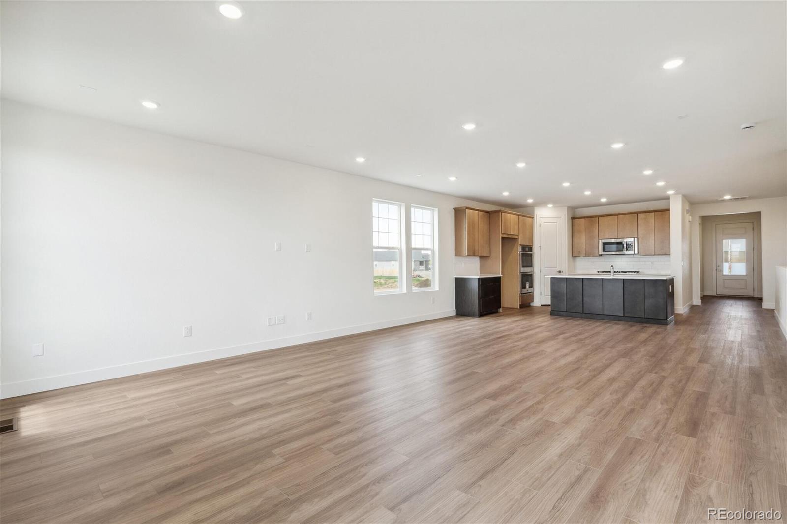 6384 E 154th Place