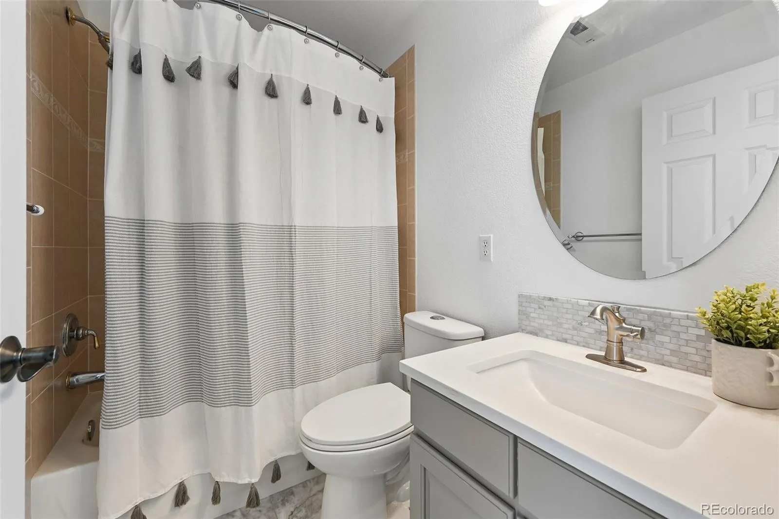 Aurora, Colorado 80016, United States, 6 Bedrooms Bedrooms, ,6 BathroomsBathrooms,Residential,Active,182809