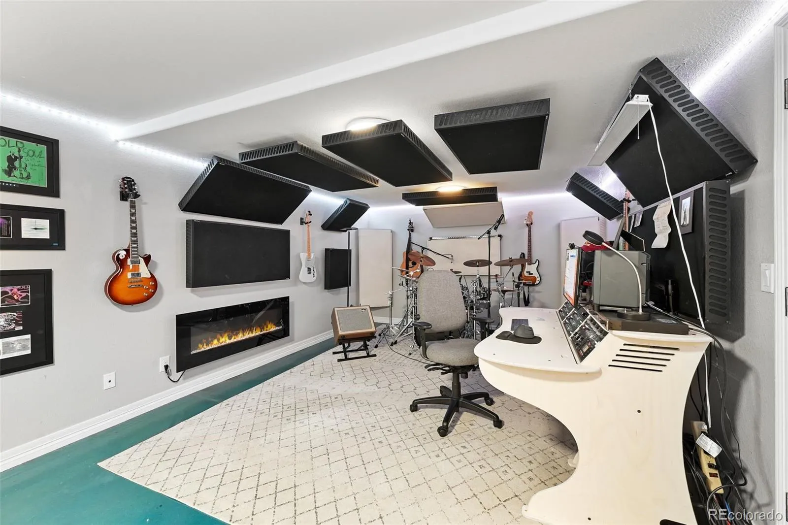 Aurora, Colorado 80016, United States, 6 Bedrooms Bedrooms, ,6 BathroomsBathrooms,Residential,Active,182809