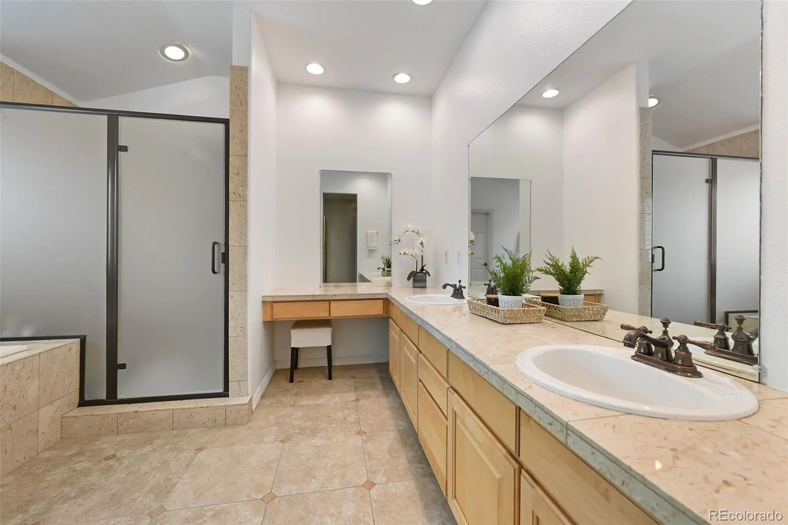 Aurora, Colorado 80016, United States, 6 Bedrooms Bedrooms, ,6 BathroomsBathrooms,Residential,Active,182809