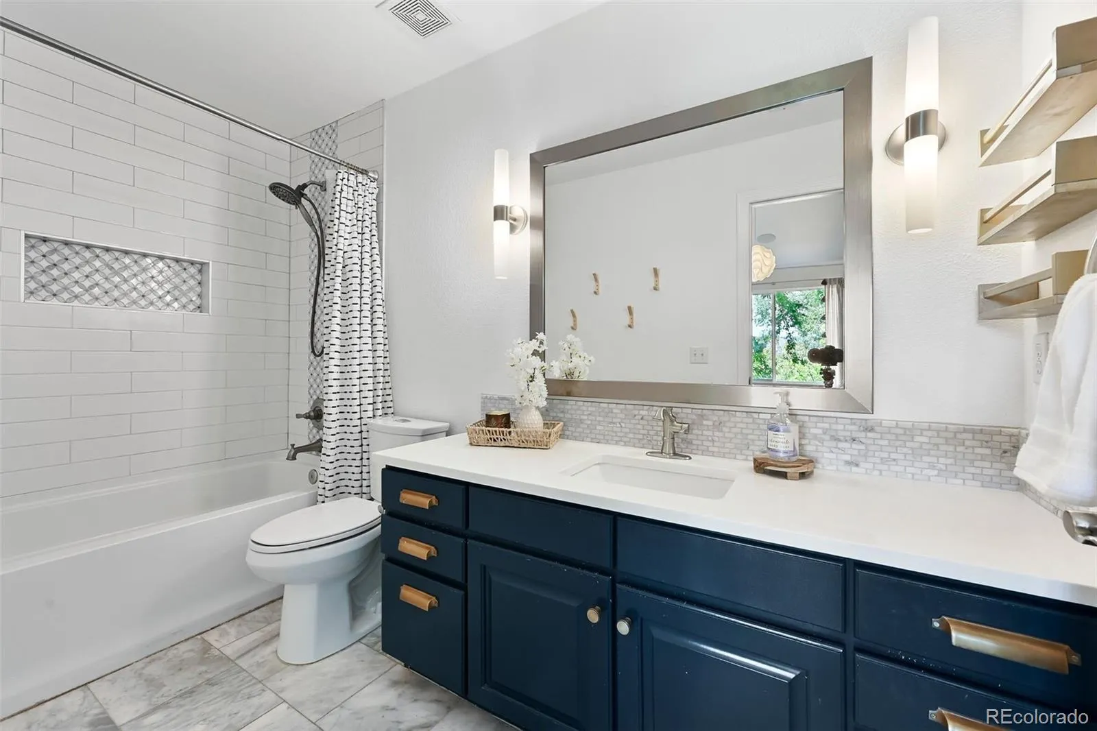 Aurora, Colorado 80016, United States, 6 Bedrooms Bedrooms, ,6 BathroomsBathrooms,Residential,Active,182809