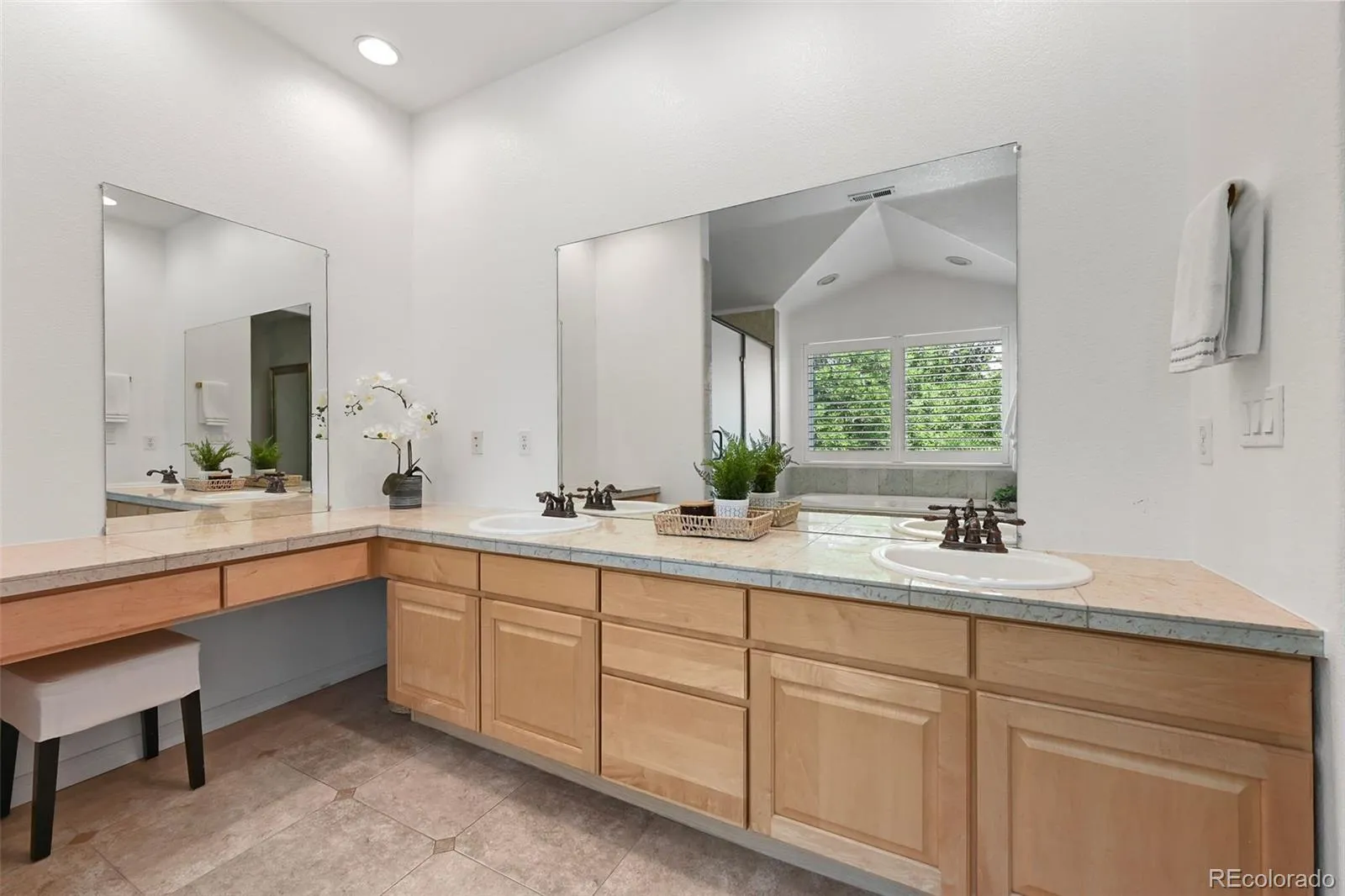 Aurora, Colorado 80016, United States, 6 Bedrooms Bedrooms, ,6 BathroomsBathrooms,Residential,Active,182809